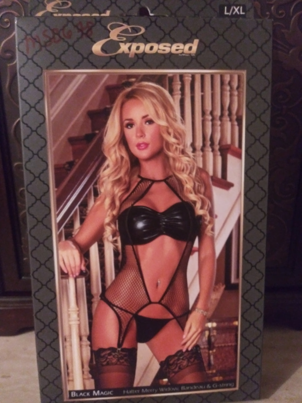 Halter Merry widow and g-string set